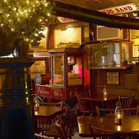 The Griswold Inn Essex Exterior foto